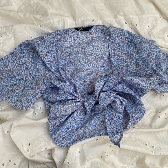 Blue flowly top - Picture 2 of 2